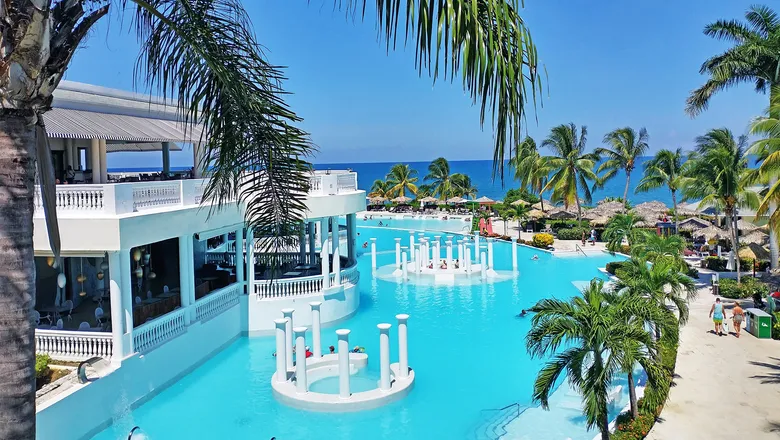 Grand Palladium Lady Hamilton airport transfer
